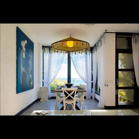 Sea Side Villa *